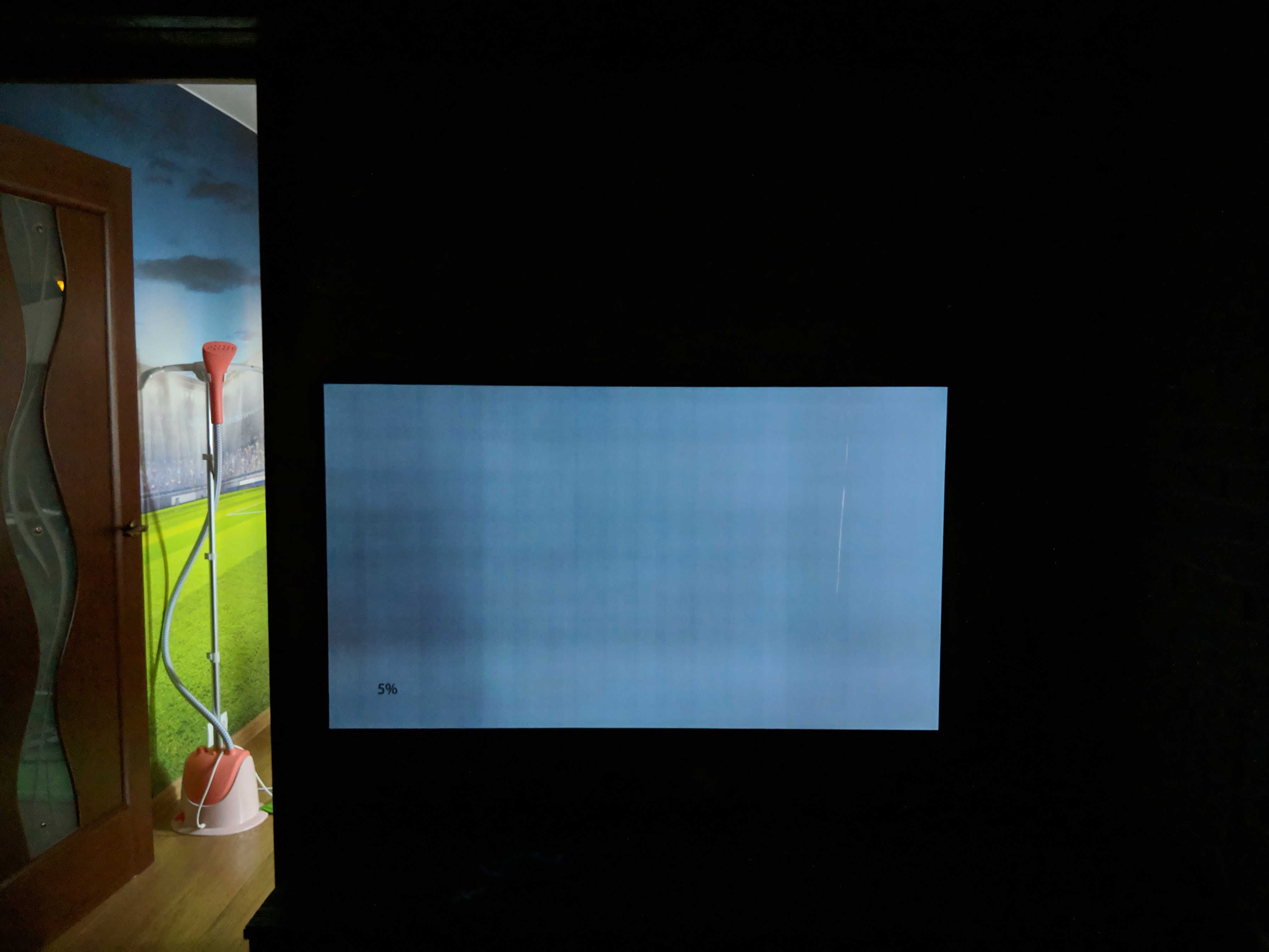 Телевизор видит жесткий. Экран телевизора LG полоса на экране. На экране LG бандинг (Banding). Бандинг полосы на телевизоре LG. Бандинг OLED.