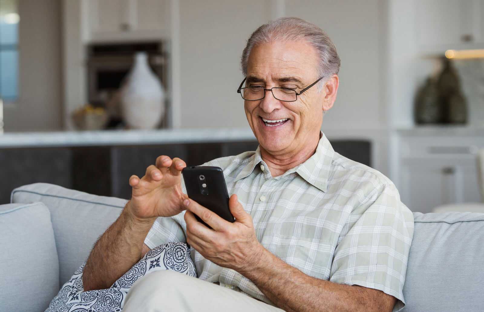 Лучшие телефоны для пожилых людей — рейтинг 2022