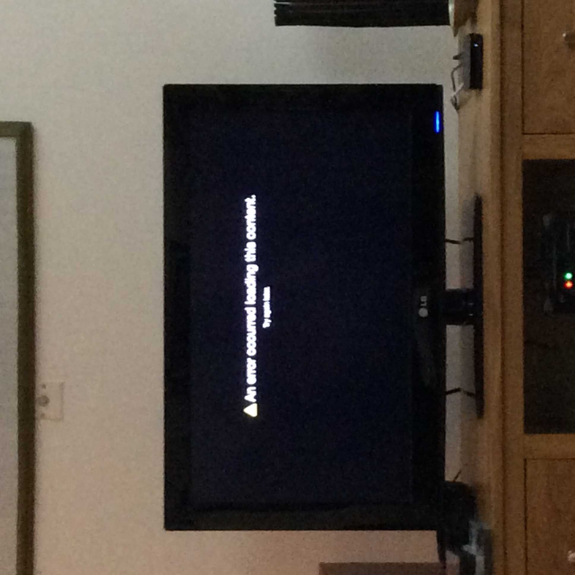 Зависает изображение телевизоре. Ошибка на телевизоре. Error на телевизоре. Внутренняя ошибка на телевизоре. Ошибка -100 на Apple TV.