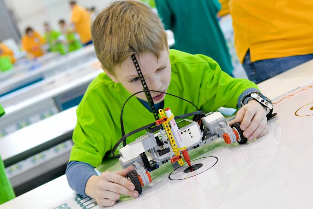 Программы для детей в москве. Спортивная робототехника. Робототехника для малышей. Робототехника для дошкольников. Робототехника соревнования.