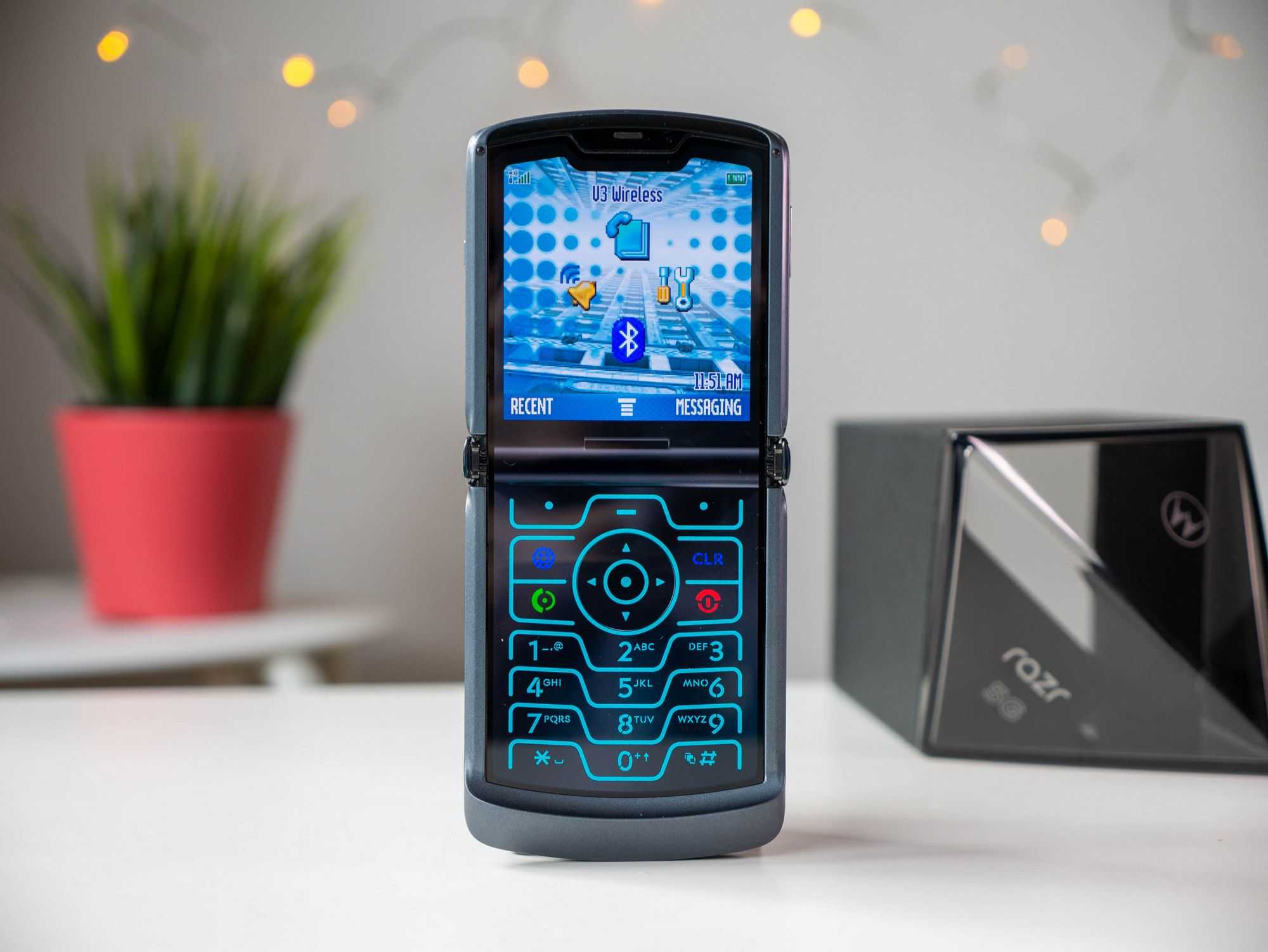 Телефоны 5 g купить. Motorola RAZR 5g. Motorola RAZR 5g 2020. Motorola RAZR 5g 2021. Motorola 5 RAZR 5g.